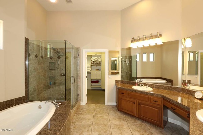Building Photo - 7371 E Vaquero Dr