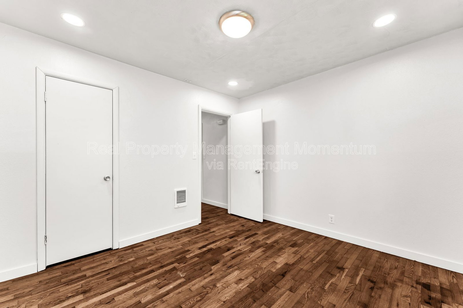 Building Photo - 1610 E Nora St
