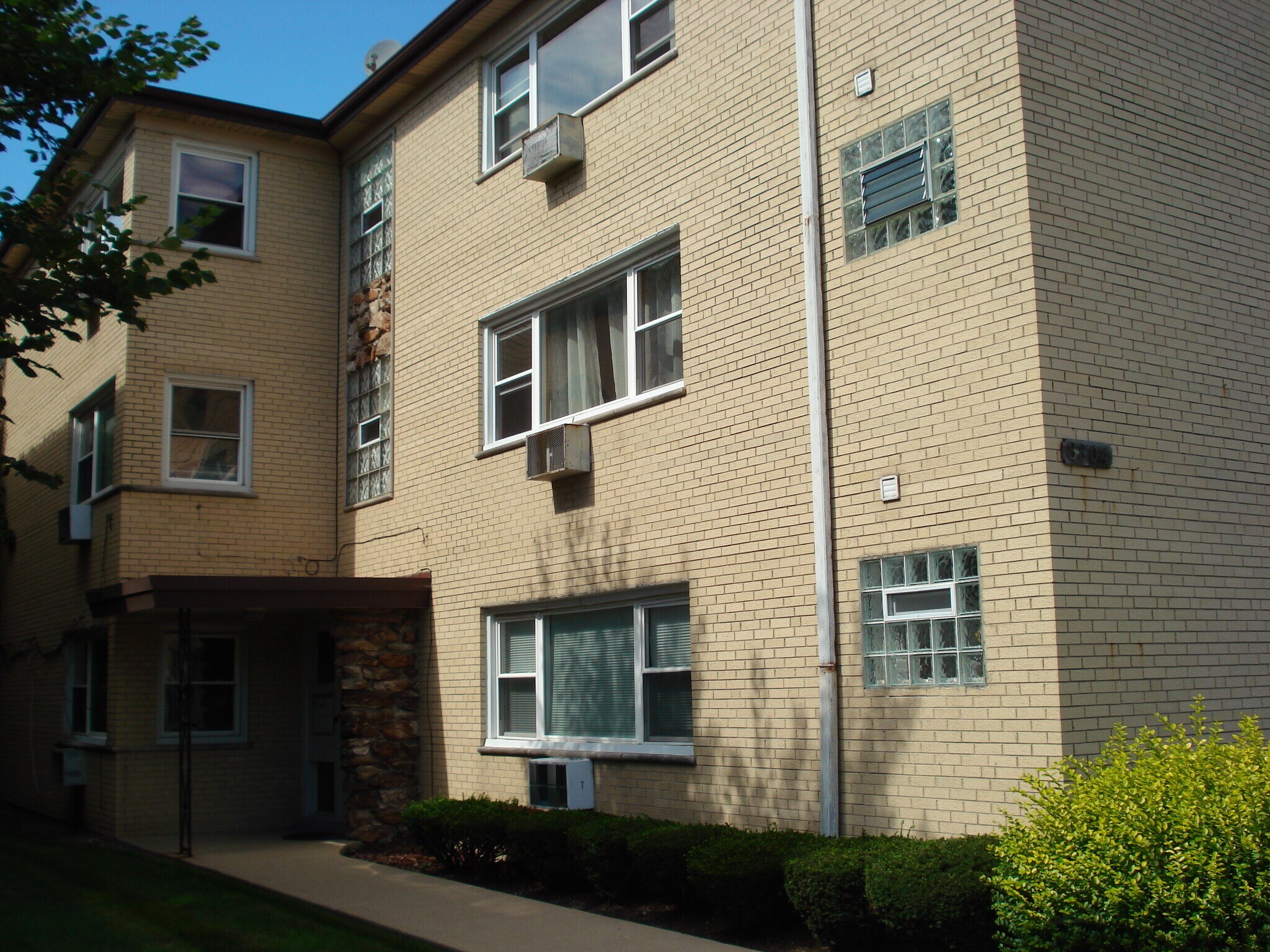 Building Photo - 3804 North Harlem Avenue