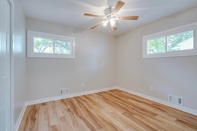 Building Photo - 1334 Miller Ave