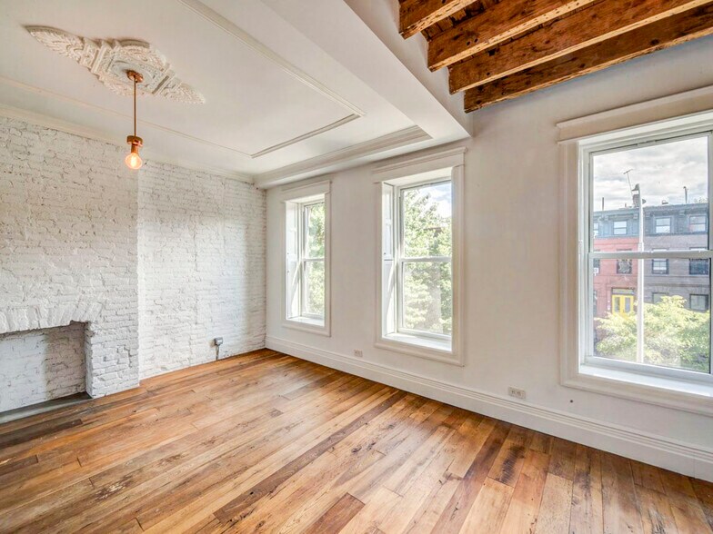 Living Room - 607 Hancock St