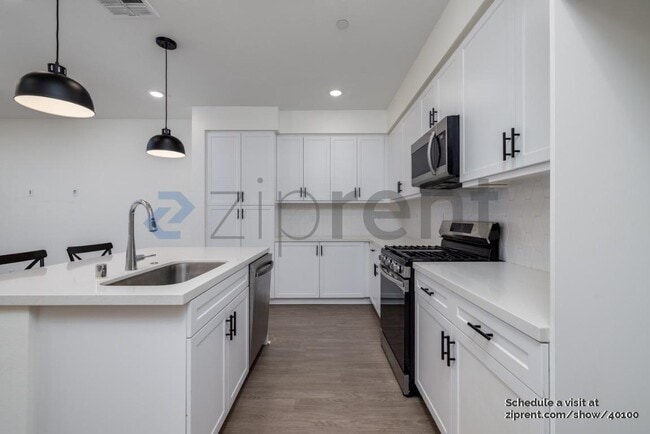 Building Photo - 11048 Luminate Dr
