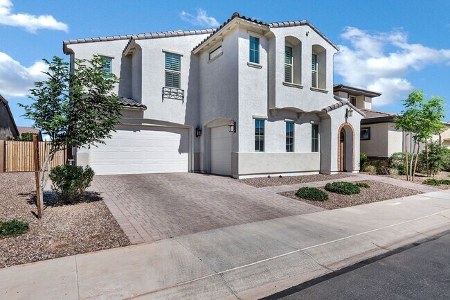 Building Photo - Spacious 5 Bedroom Home for Rent in East Mesa