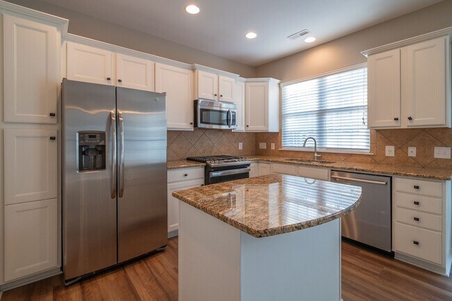 Building Photo - Gorgeous Townhome in the Heart of Fort Mill’s Baxter Village!