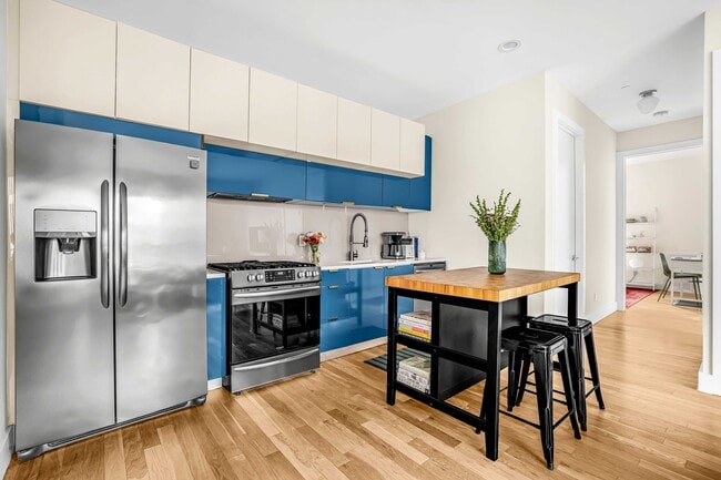 Building Photo - 15 Roebling St