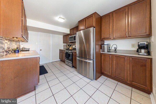 Building Photo - 4333 Cedarlake Ct