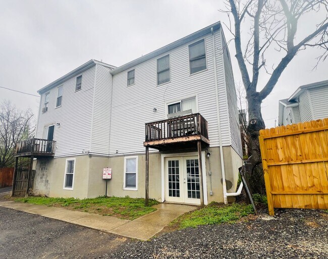 Primary Photo - 1107-1111 Burns Ave