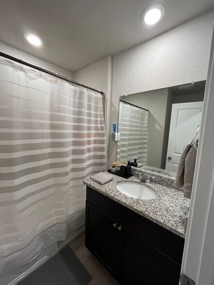 Building Photo - 5726 Cicada Cir