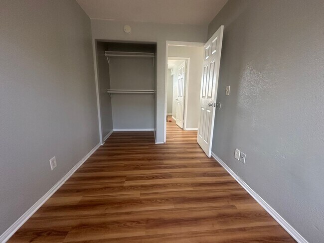 Building Photo - 4554 N Lakewood Blvd