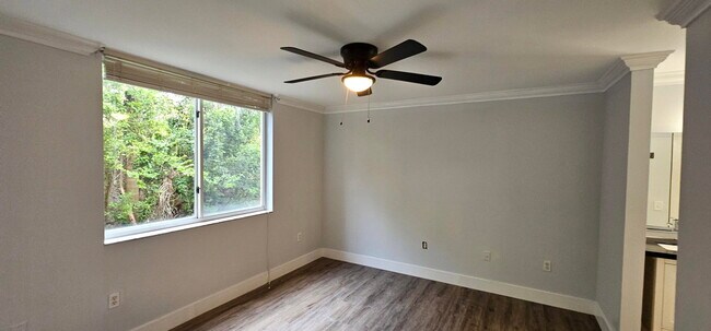 Building Photo - 400 Scotia Dr