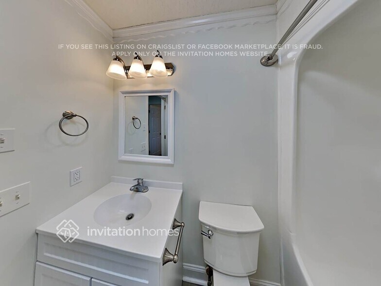Building Photo - 7116 White Oak Dr SW