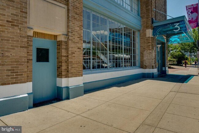 Building Photo - 3 N Christopher Columbus Blvd