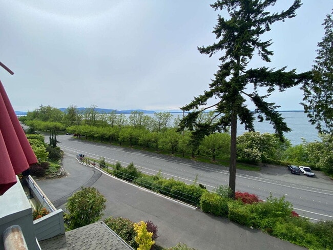Building Photo - Breathtaking 2-Bed Condo Retreat with Spac...