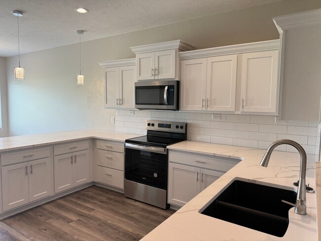 Building Photo - Brand New 2 bed/2.5 bathroom townhome in S...