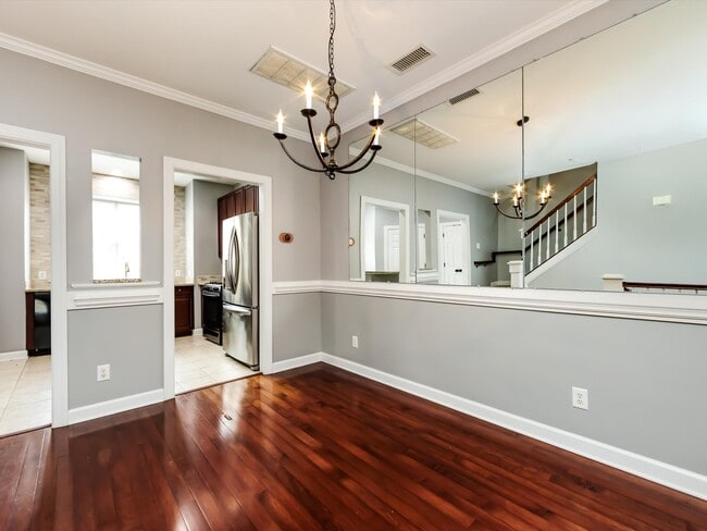 Building Photo - 4936 S Hill View Dr