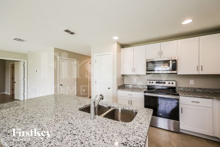 Building Photo - 706 Yeager Ct