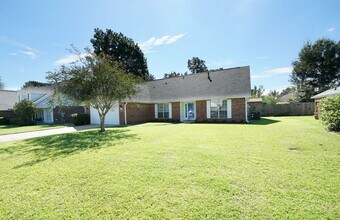 Building Photo - Spacious 5-Bedroom Home in Gated Parkwood ...