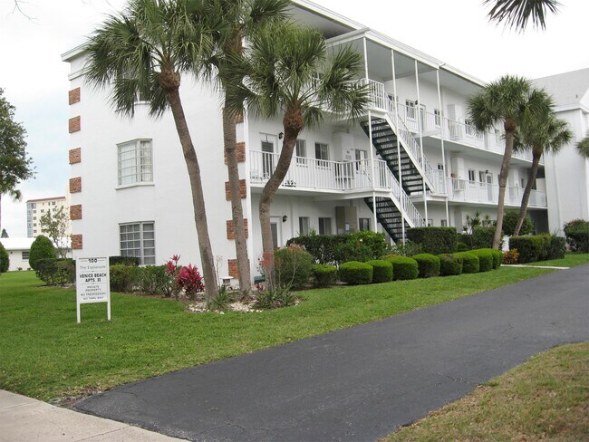 Building Photo - 100 The Esplanade S