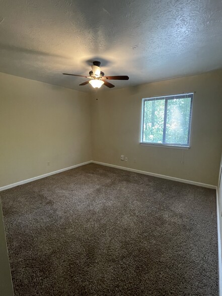 Bedroom - Clover Leaf Apartment Homes