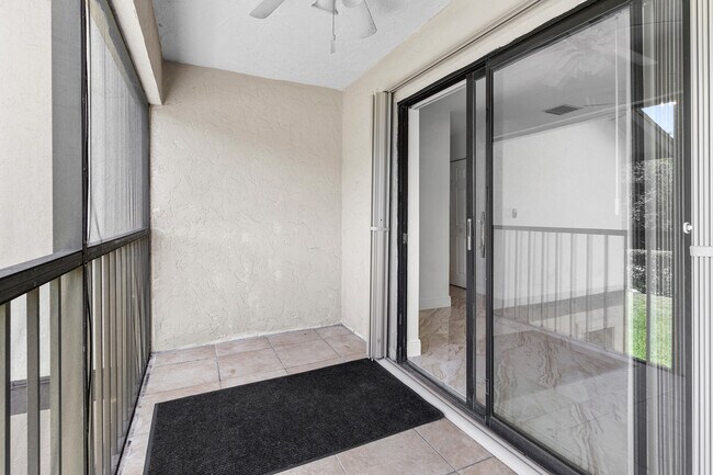 Building Photo - 1647 Cabot Ln