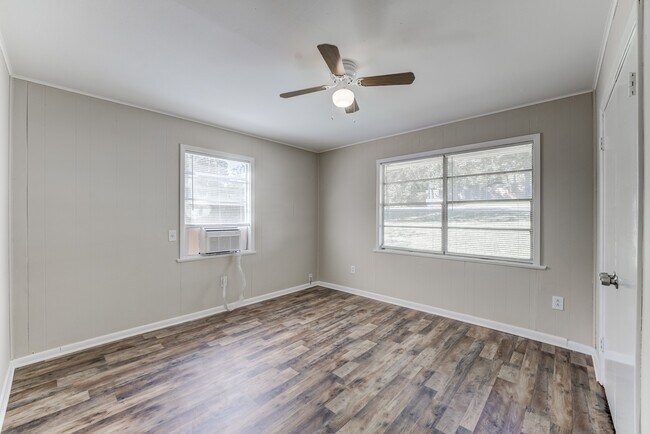 Building Photo - 711 Cherokee Dr