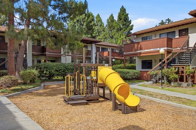 Building Photo - 479 Costa Mesa Terrace
