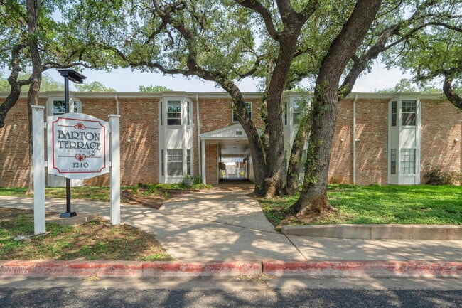 Building Photo - 1240 Barton Hills Dr
