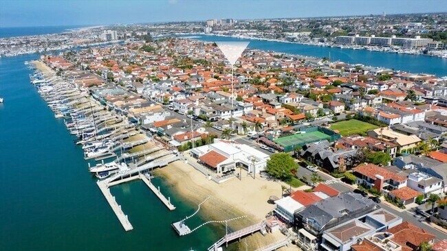 Building Photo - Lido Isle Rental