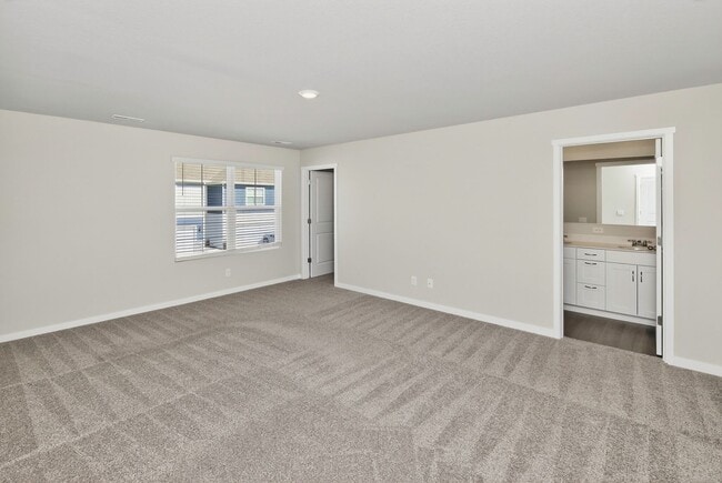 Building Photo - MODERN COMFORT!! 3 Bedroom, 3 Bathroom Townhome in Urbandale!