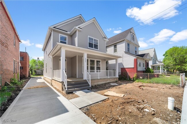 Building Photo - 2240 E 97th St