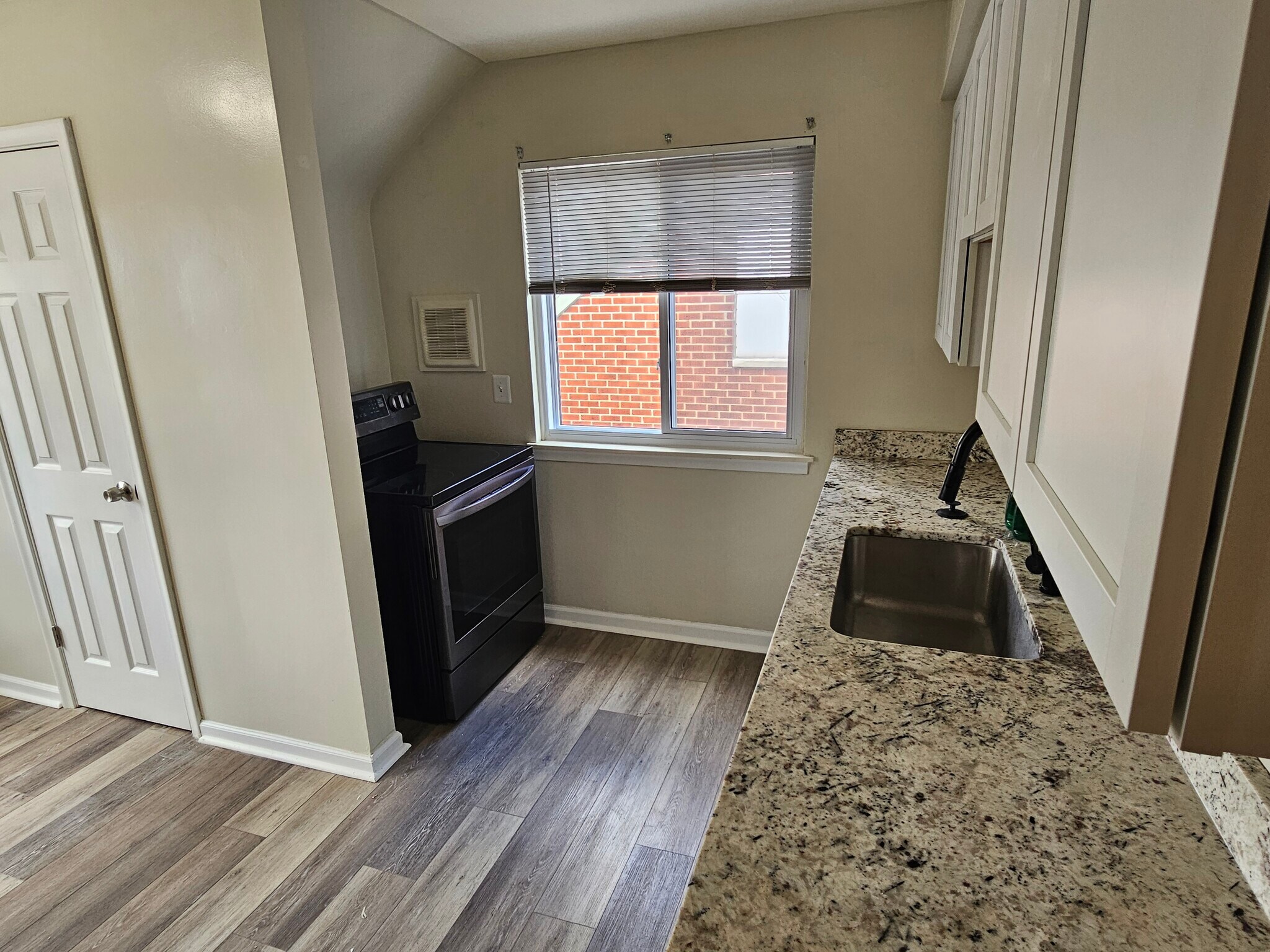 Kitchen_photo_2 - 17780 Marquette St
