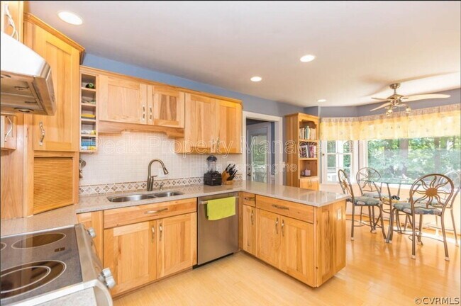 Building Photo - 12005 Sunrise Rd