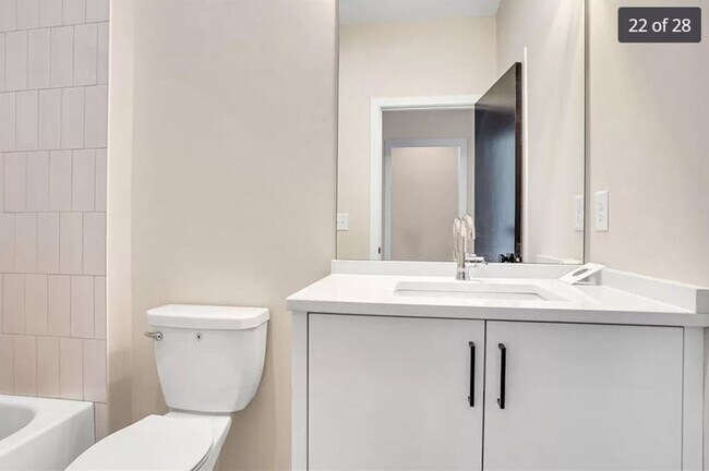 Building Photo - 454 Calhoun St NW