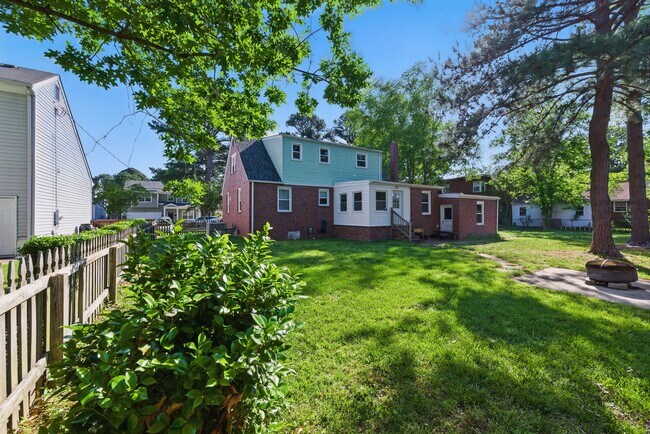 Building Photo - 111 Dupre Ave