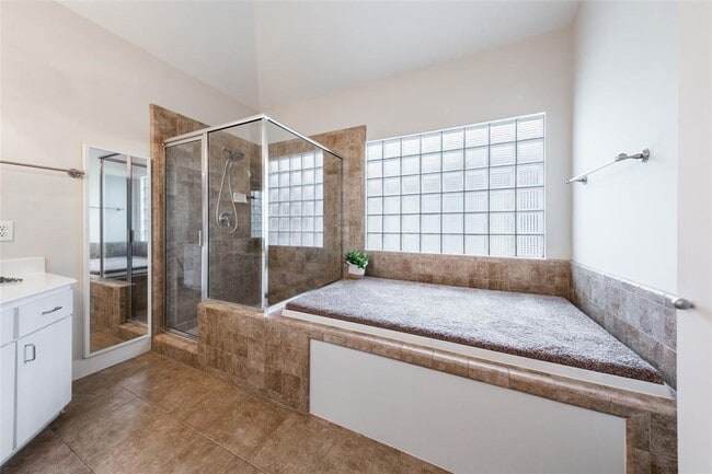 Building Photo - 3027 Buttercup St