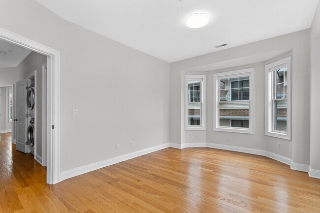 Building Photo - 14 1st St