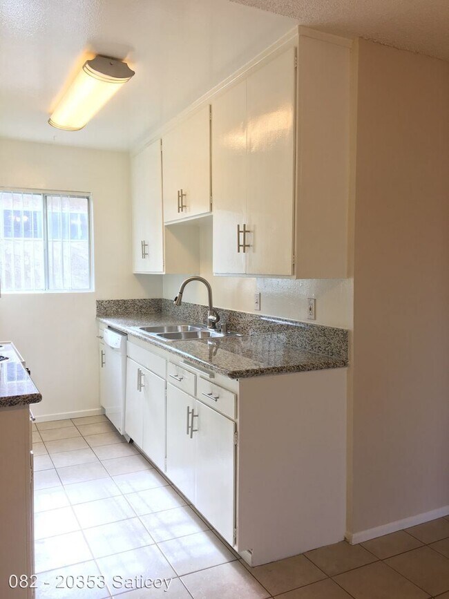 Building Photo - 20353 Saticoy St