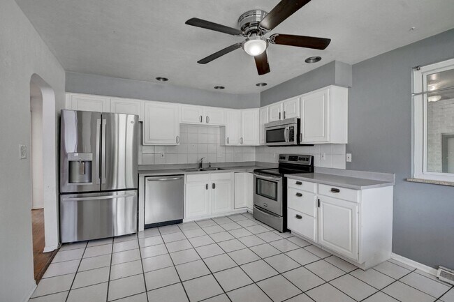 Building Photo - $2,595- 4 Bed, 2 Bath Home in Arvada with ...