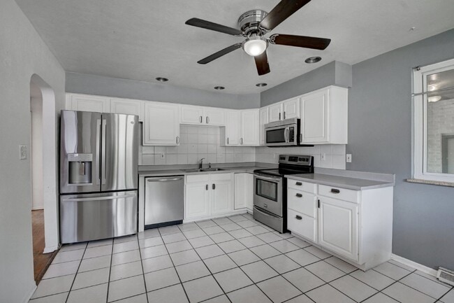 Building Photo - $2,700 - 3 Bed, 1 Bath Home in Arvada with...