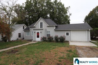 Building Photo - Enchanting Three Bed One and a Half Bath