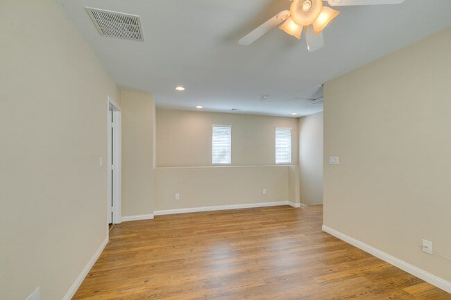 Building Photo - GORGEOUS HOME WITH TONS OF UPGRADES*MOUNTA...