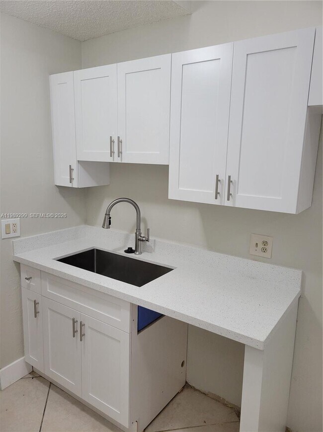 Building Photo - 3621 SW 69th Terrace