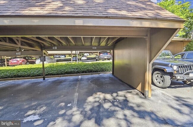 Building Photo - 1672 Parkcrest Cir