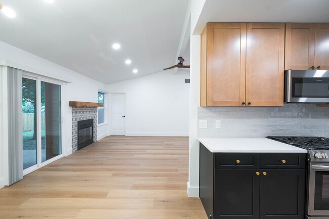 Building Photo - 1011 Bodgers Dr