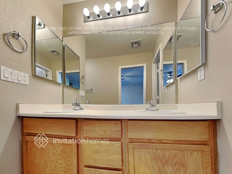 Building Photo - 834 E Impreria St