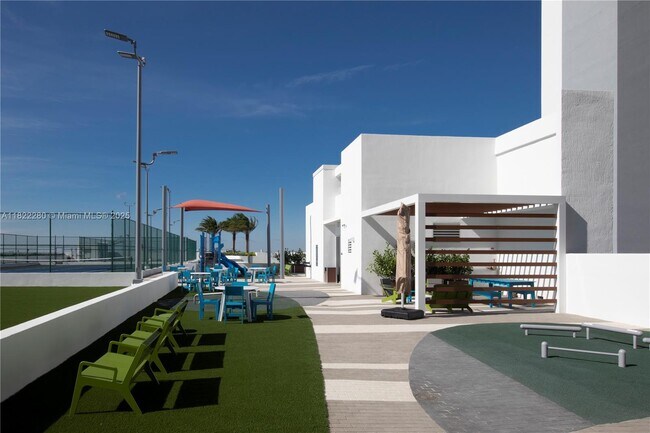 Building Photo - 16385 Biscayne Blvd