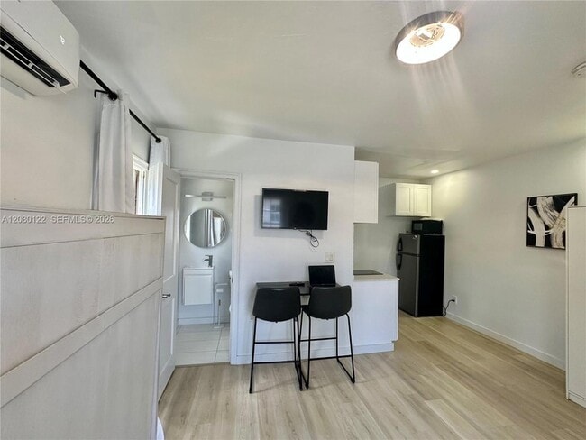 Building Photo - 415 75th St