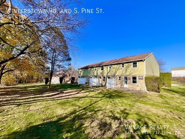 Building Photo - End Unit! New kitchen and flooring! Large ...