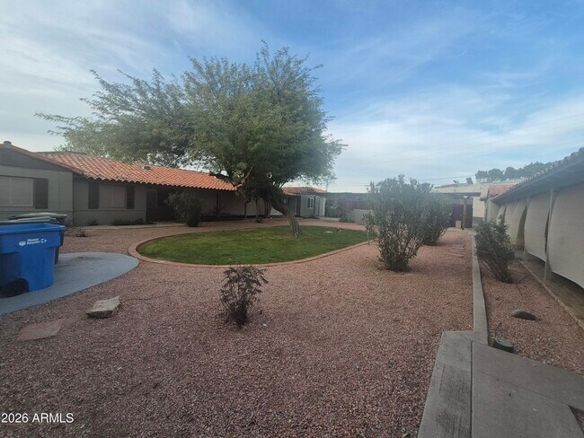 Building Photo - 602 E San Juan Ave