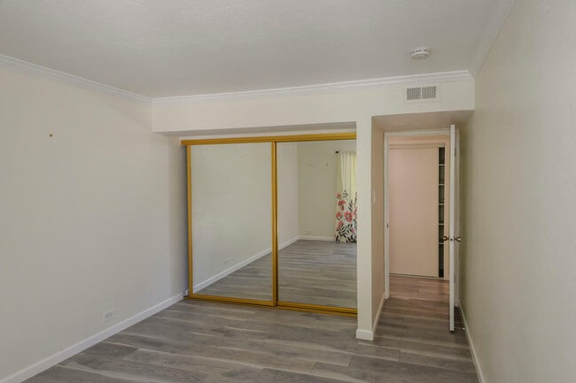 Building Photo - 5105 Admiralty Ln